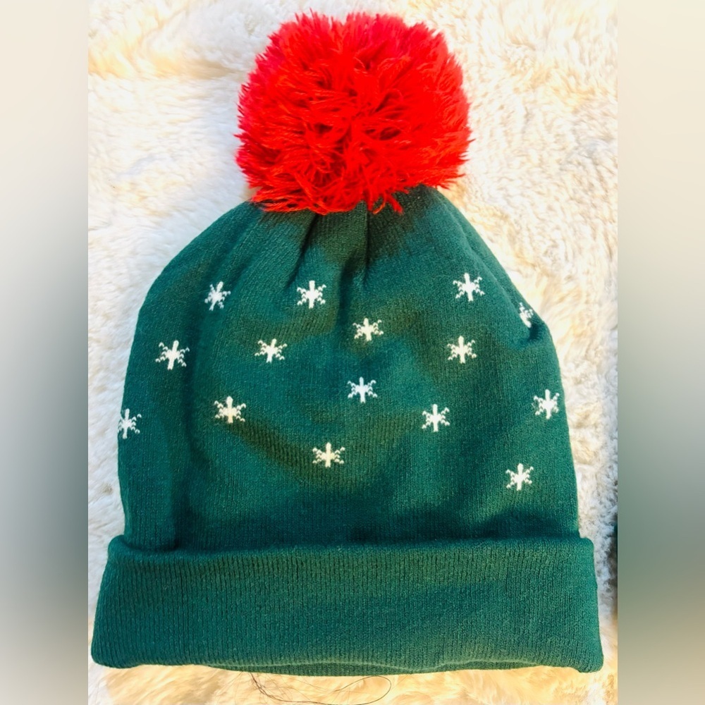 2 NWOT Dec 25th Santa Cheers! With Beer in Hand Beanie w/ Red Pom - Picture 4 of 5